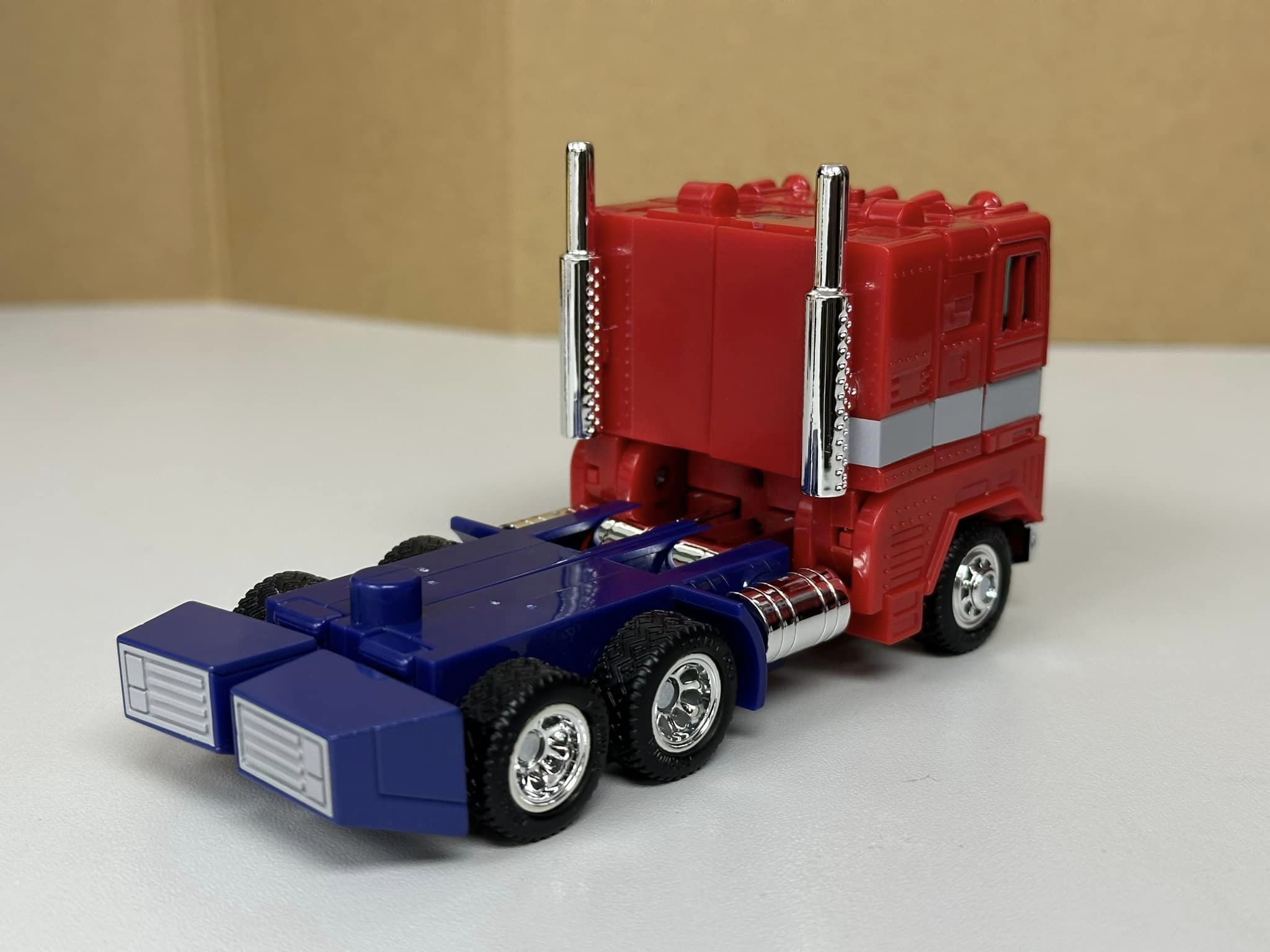 Missing Link Convoy New In-hand Video & Images of Takara